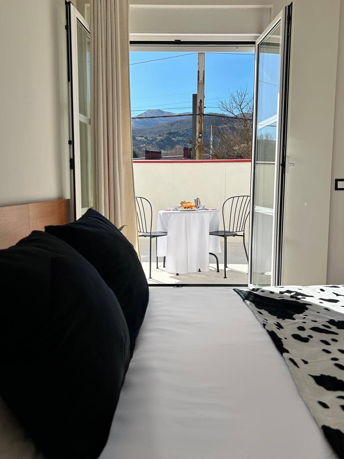 Hotel Restaurante Bicis & Vacas - Imagen 2