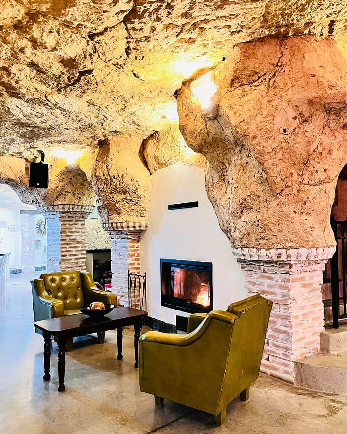 casa cueva el nido
