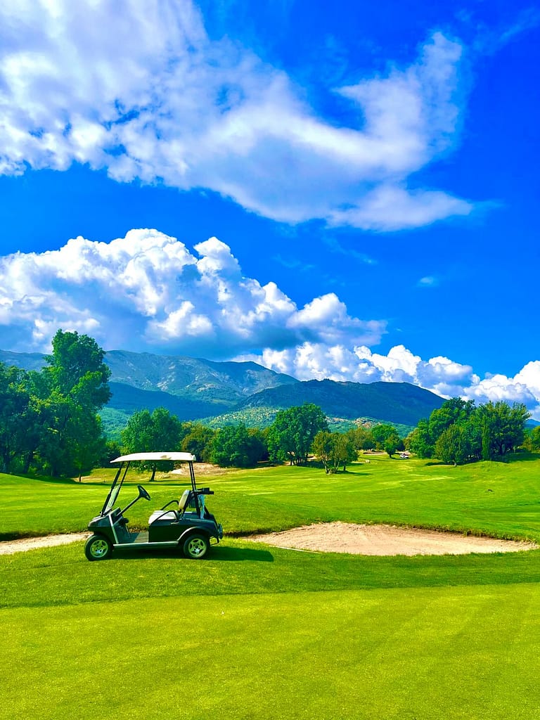 jugar al golf