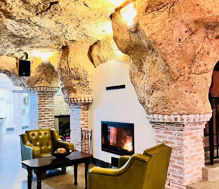 casa cueva el nido